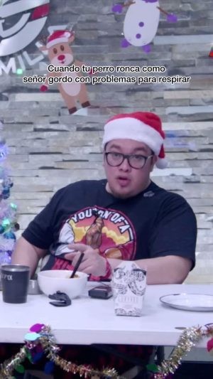 Franco Escamilla Instagram - A ella si le trajo regalo Santa Claus #AmosDelUniverso #FelizNavidad