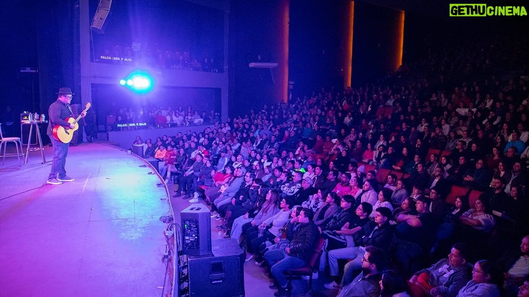 Franco Escamilla Instagram - Anoche en Aguascalientesnnnn disfrutando. Se nos cayó un señor, pero las risas no faltaron #gaby Auditorio Victoria