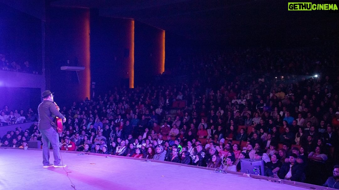 Franco Escamilla Instagram - Anoche en Aguascalientesnnnn disfrutando. Se nos cayó un señor, pero las risas no faltaron #gaby Auditorio Victoria