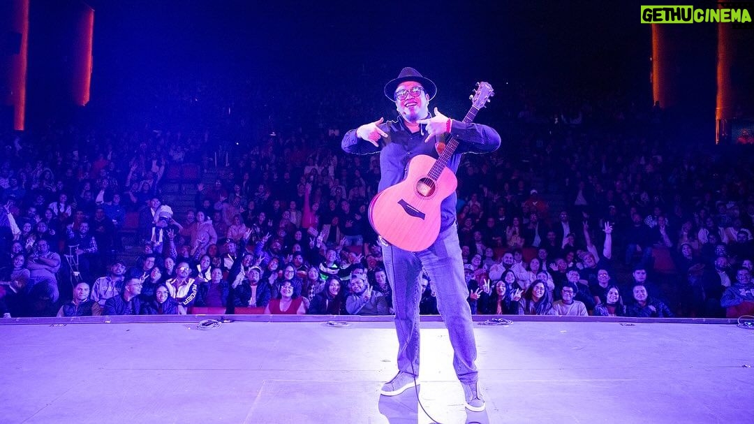Franco Escamilla Instagram - Anoche en Aguascalientesnnnn disfrutando. Se nos cayó un señor, pero las risas no faltaron #gaby Auditorio Victoria