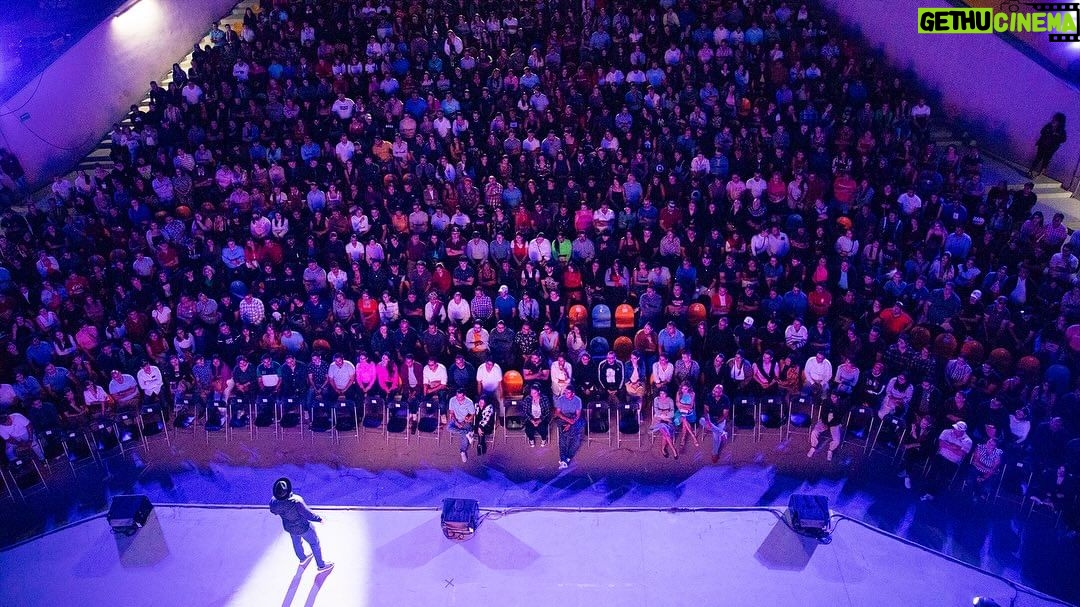 Franco Escamilla Instagram - 3 funciones, 2 noches, 1 payaso agradecido con Los Cabos Gracias por ser parte del sueño #Gaby Pabellón Cultural de la República