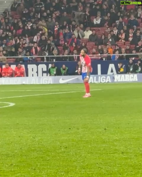 Franco Escamilla Instagram - Tocó conocer el estadio del @atleticodemadrid y sigo con la buena suerte, equipo que apoyo en el estadio, equipo que gana. Gracias a mi camarógrafa @gabysalazar82