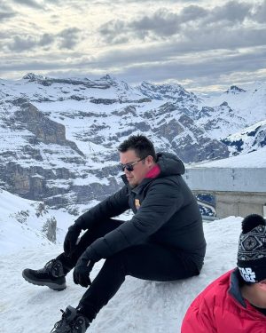 Franco Escamilla Instagram - Hoy tocó conocer Grindelwald (si, como el de Harry Potter) y pudimos volver a ser niños jugando en la nieve.
Suiza me tiene loco con tan hermosos paisajes, definitivamente volveré algún día si DIOS da permiso.
