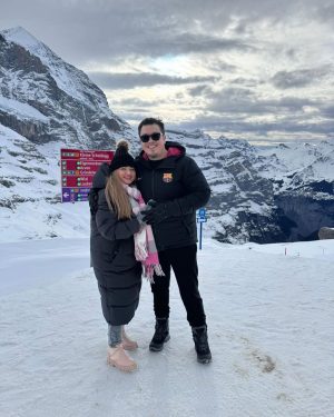 Franco Escamilla Instagram - Hoy tocó conocer Grindelwald (si, como el de Harry Potter) y pudimos volver a ser niños jugando en la nieve.
Suiza me tiene loco con tan hermosos paisajes, definitivamente volveré algún día si DIOS da permiso.