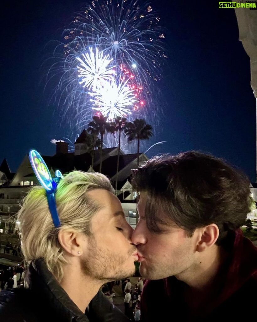 Frankie Grande Instagram - Celebrating the New Year in the happiest place on earth! 🥳🎉#happynewyear Disney's Grand Floridian Resort & Spa