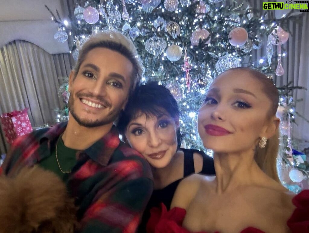 Frankie Grande Instagram - Merry Christmas! 🎄❤️