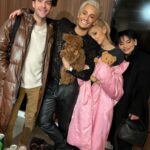 Frankie Grande Instagram - Ari, what an incredible week… from SNL to the Oscar’s to eternal sunshine’s record shattering first week and now we can’t be friends debuting #1 on the billboard hot 100 you have continued to show the world your growth as an artist. I say this a lot when I write these messages about you and your work but it is true, you continue to make me prouder and prouder. But despite all your accomplishments, this week and forever, it is your heart that continues to shine brightest. And that makes me proudest. I love you so much.
