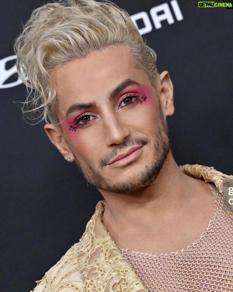 Frankie Grande Instagram - A GORGEOUS night with GORGEOUS people ✨💕 I could feel the magic, the love, and the unstoppable energy of every person in the room. I left feeling SO INSPIRED. Thank you @glaad for hosting the most special evening 💫🏳️‍🌈 📸 @gettyimages @joescarnici @rms.bts.pix @mattwinkelmeyer