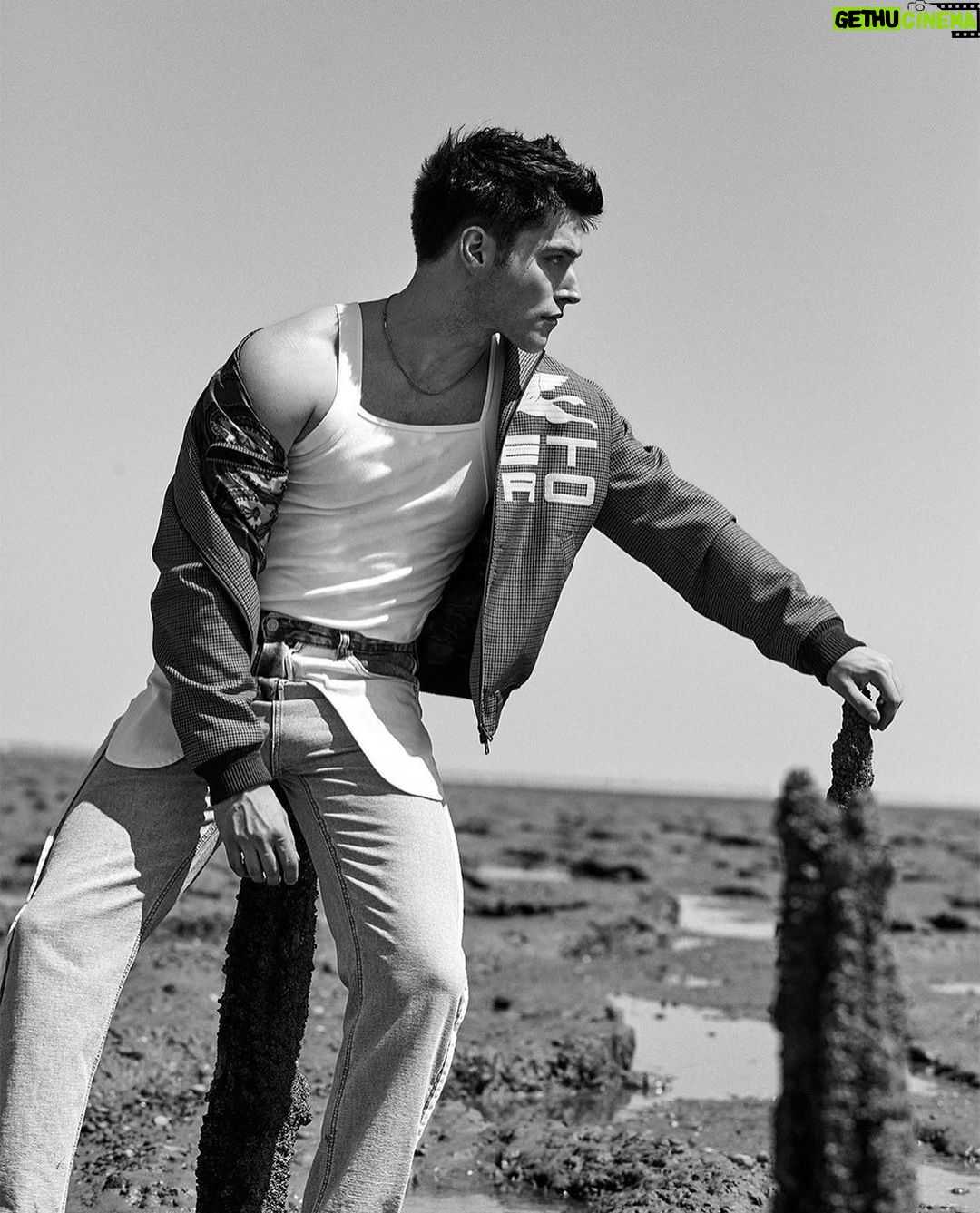 Froy Gutierrez - 241.1K Likes - N1N0 for @_manabouttownuk
📸 : @smiggi
styling : @kieranfenney
grooming : @thebradylea
words : @lumpyshrimp
fashion asst : @lucymariee_
production : @samuelgeroldi
editorial director @huwgwyther
