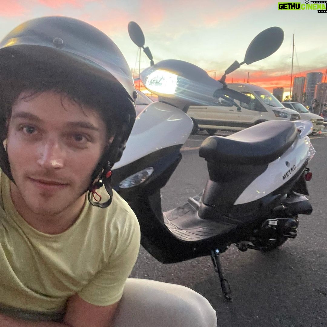 Froy Gutierrez - 278.4K Likes - super contento