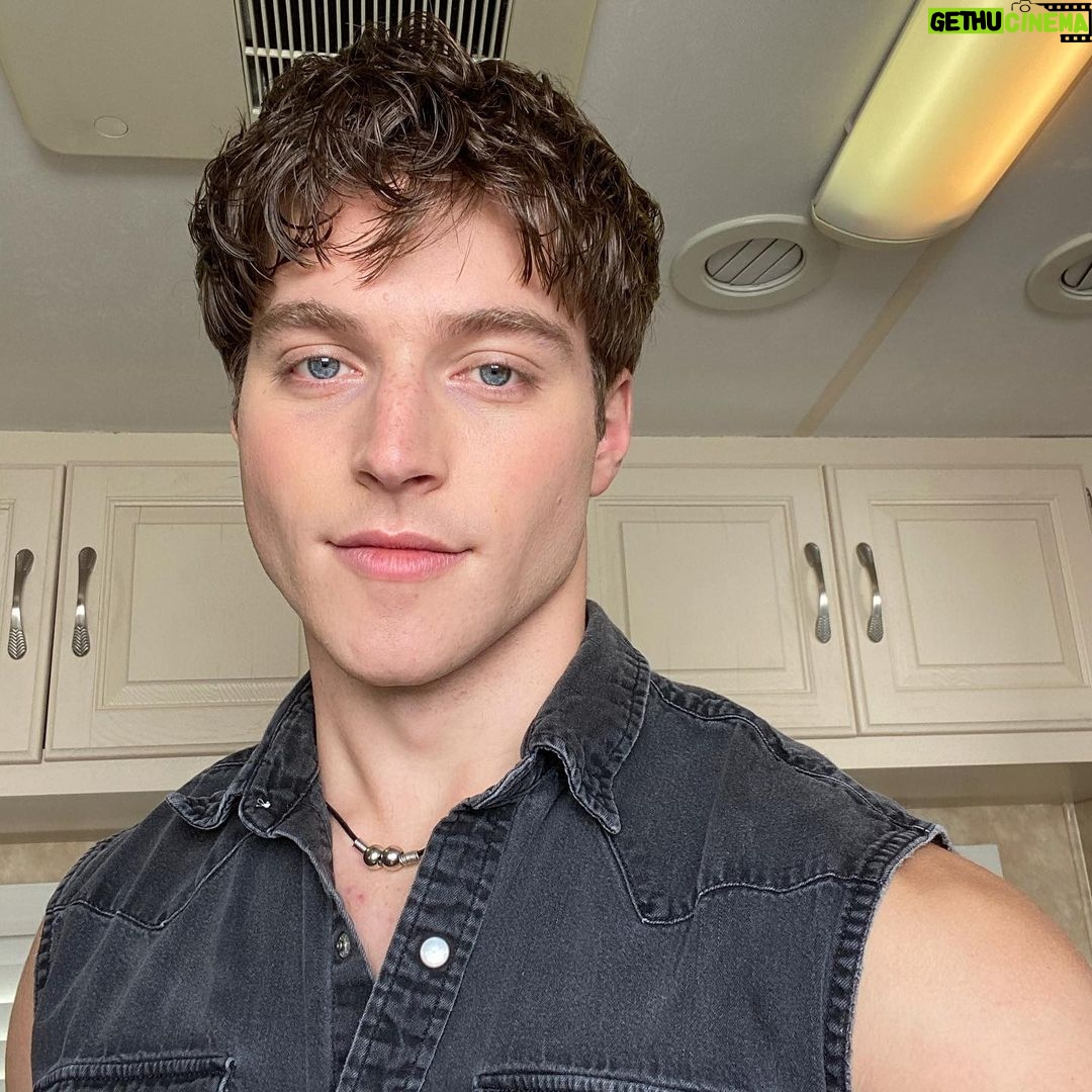 Froy Gutierrez - 306.8K Likes - 1994 Jamie -> 1995 Jamie
episode 3 of @cruelsummer is out tonight! thank you all for your birthday wishes