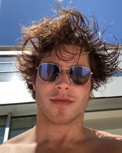 Froy Gutierrez Instagram - pelon pelo rico