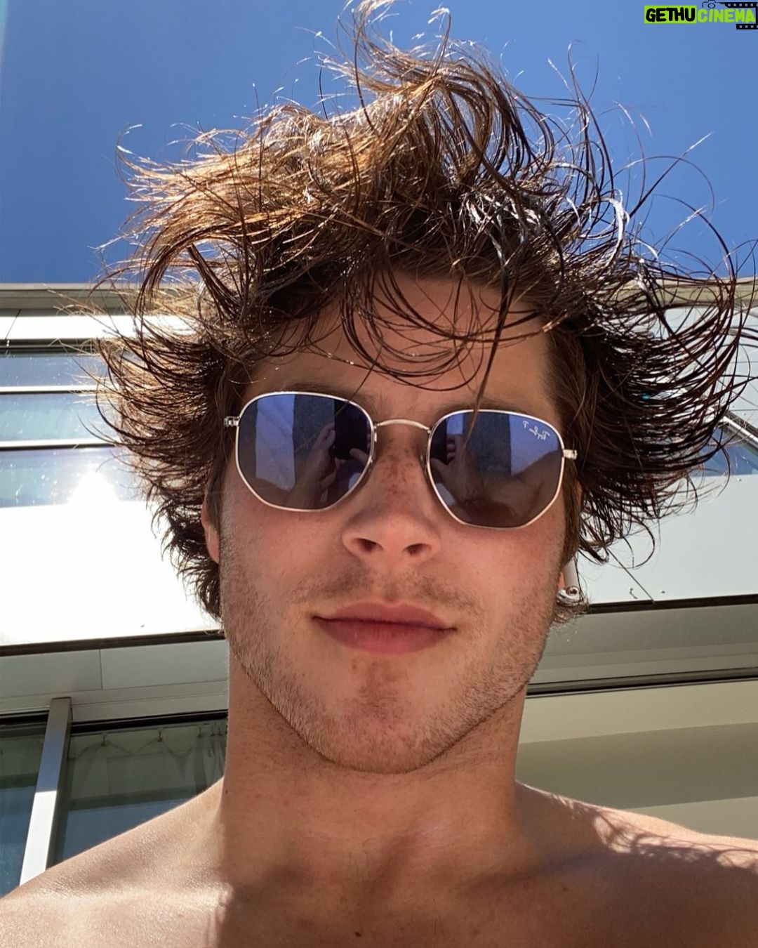 Froy Gutierrez - 444.3K Likes - pelon pelo rico