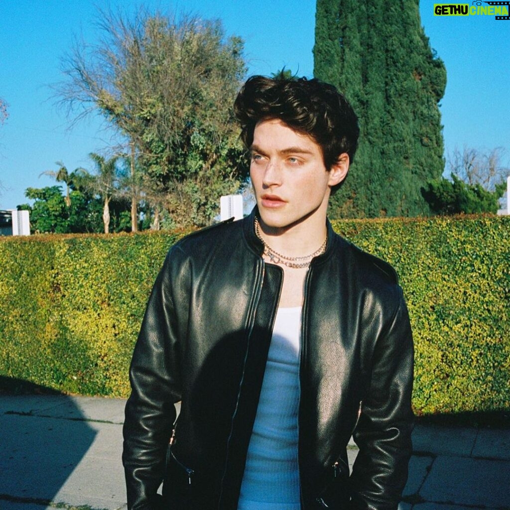 Froy Gutierrez Instagram - & I promise I’ll feel fine one of these days ➖🪐➖ 📸: @jessicache 👔: @brvndo