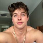 Froy Gutierrez Instagram - hoy me levanté feliz ➖🧦➖