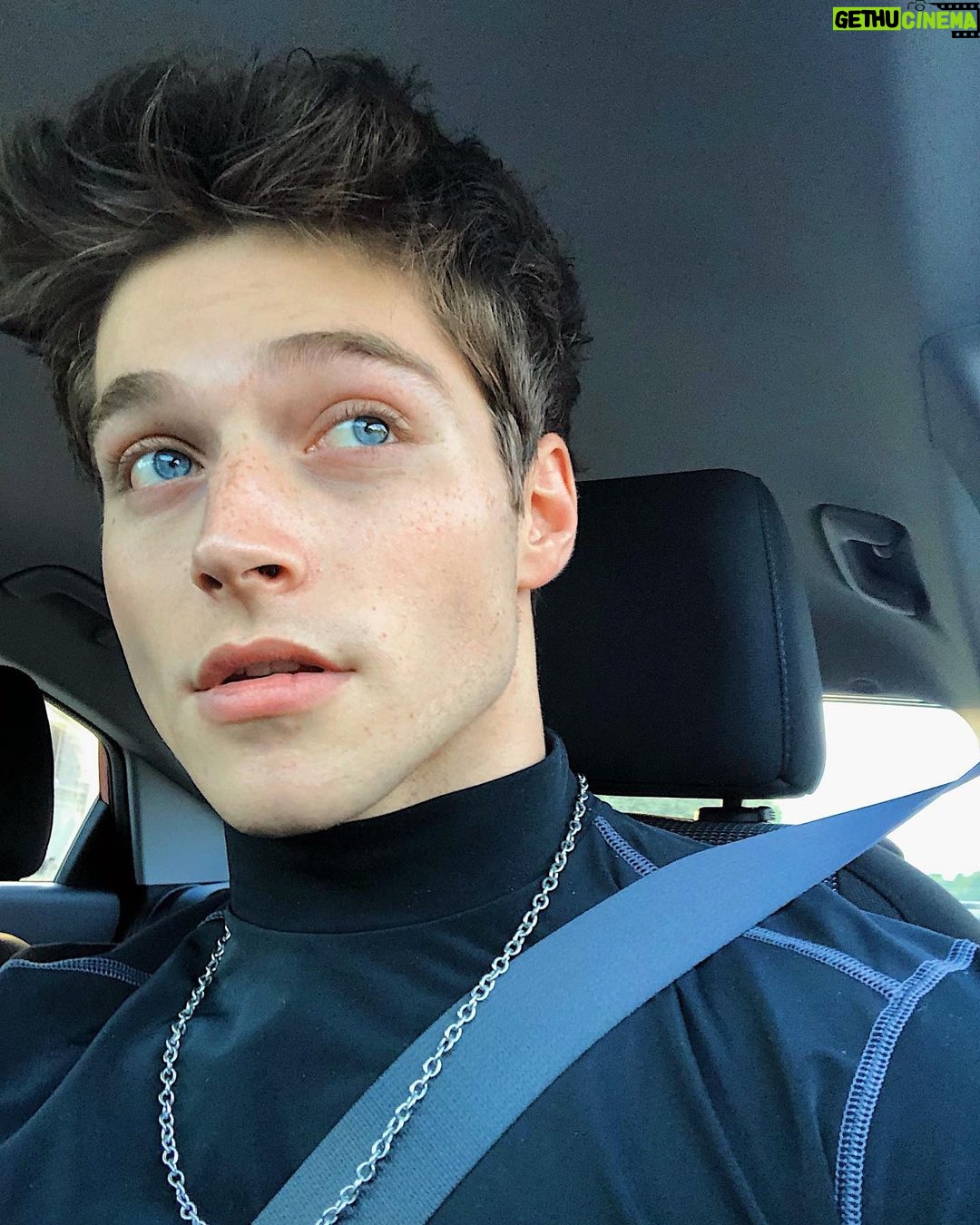 Froy Gutierrez - 461.7K Likes - it’s been a helluva week ➖✈️➖