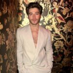 Froy Gutierrez Instagram - pale man for @vanityfair last night suited cozily by @boss & styled by the talented @dorso ➖🧛➖