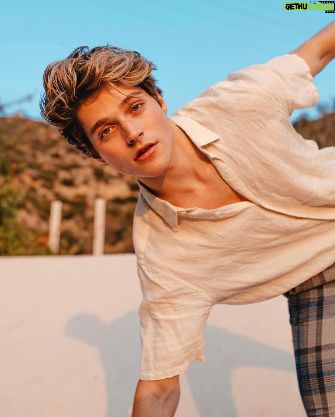 Froy Gutierrez - 314.2K Likes - fall time (my favorite time). little preview for @euphoriazine ➖🍂➖