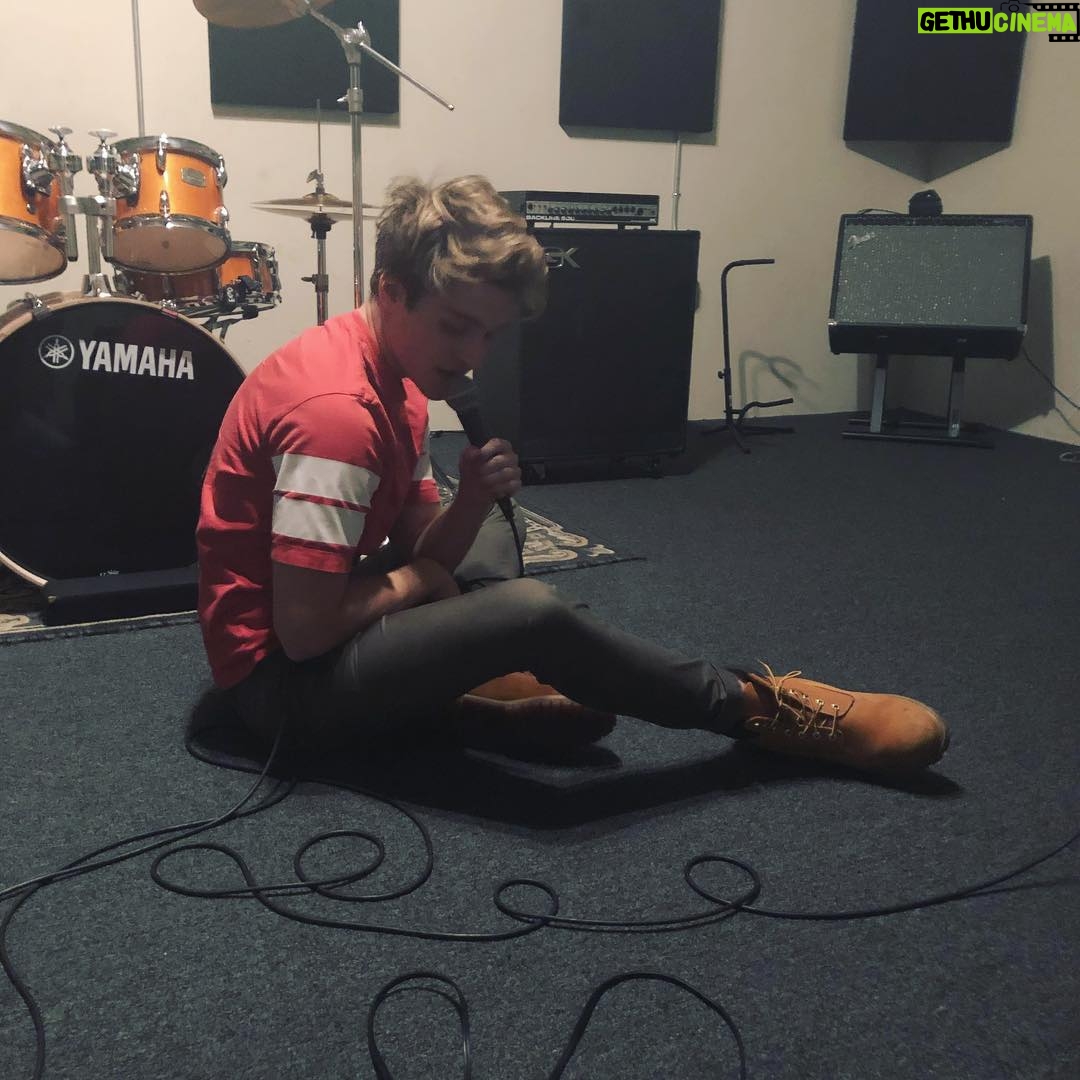 Froy Gutierrez Instagram - all apologies overdue ➖🎤➖