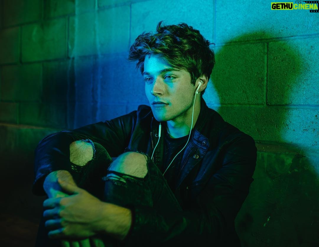 Froy Gutierrez - 366.5K Likes - tell her that I miss our little talks ➖📟➖