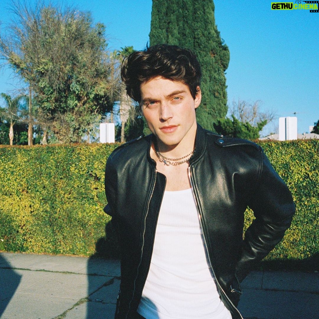 Froy Gutierrez - 377.3K Likes - & I promise I’ll feel fine one of these days ➖🪐➖ 📸: @jessicache 👔: @brvndo