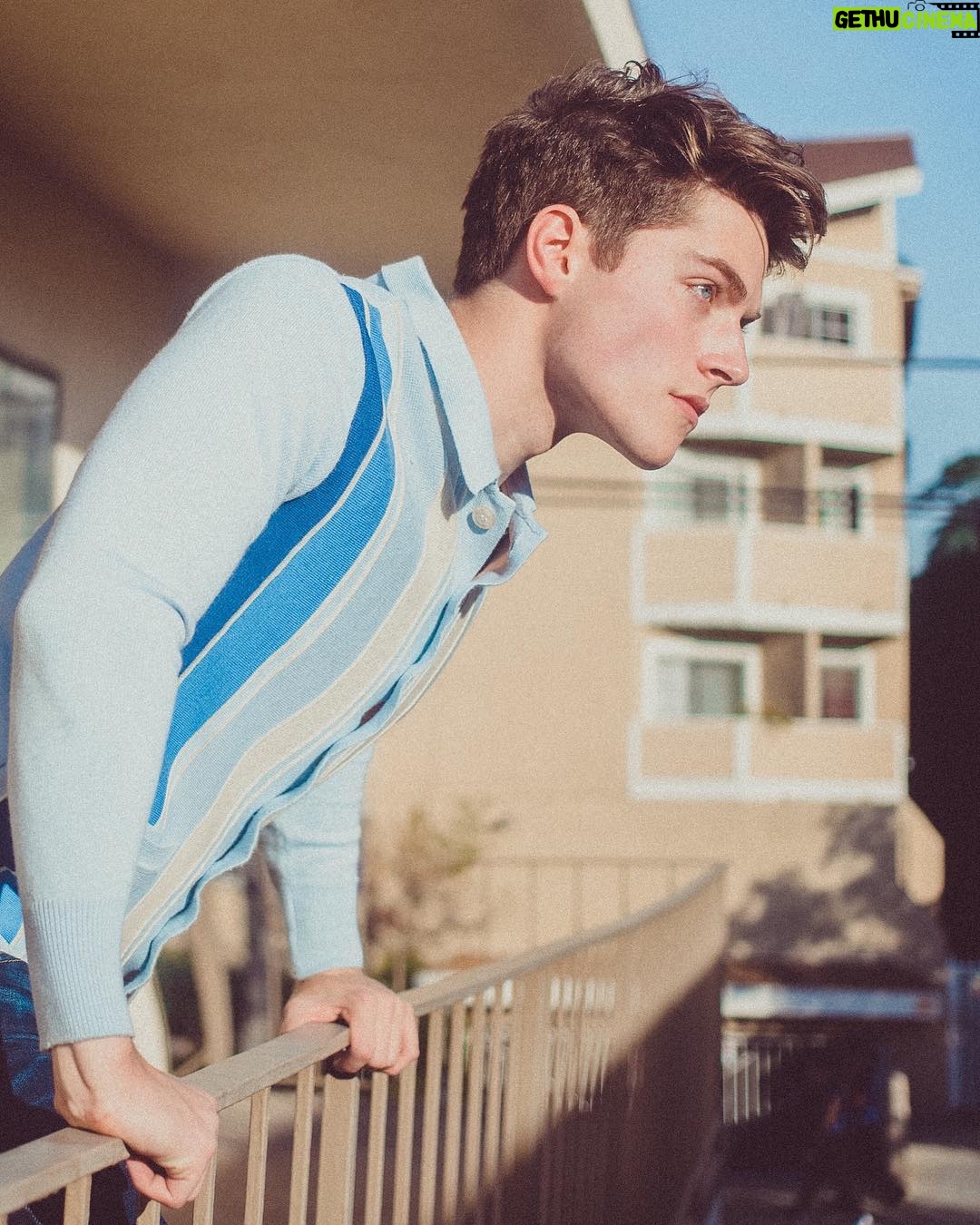 Froy Gutierrez - 337.3K Likes - both my shoes untied. it’s just the sun in your eyes ➖☀️➖