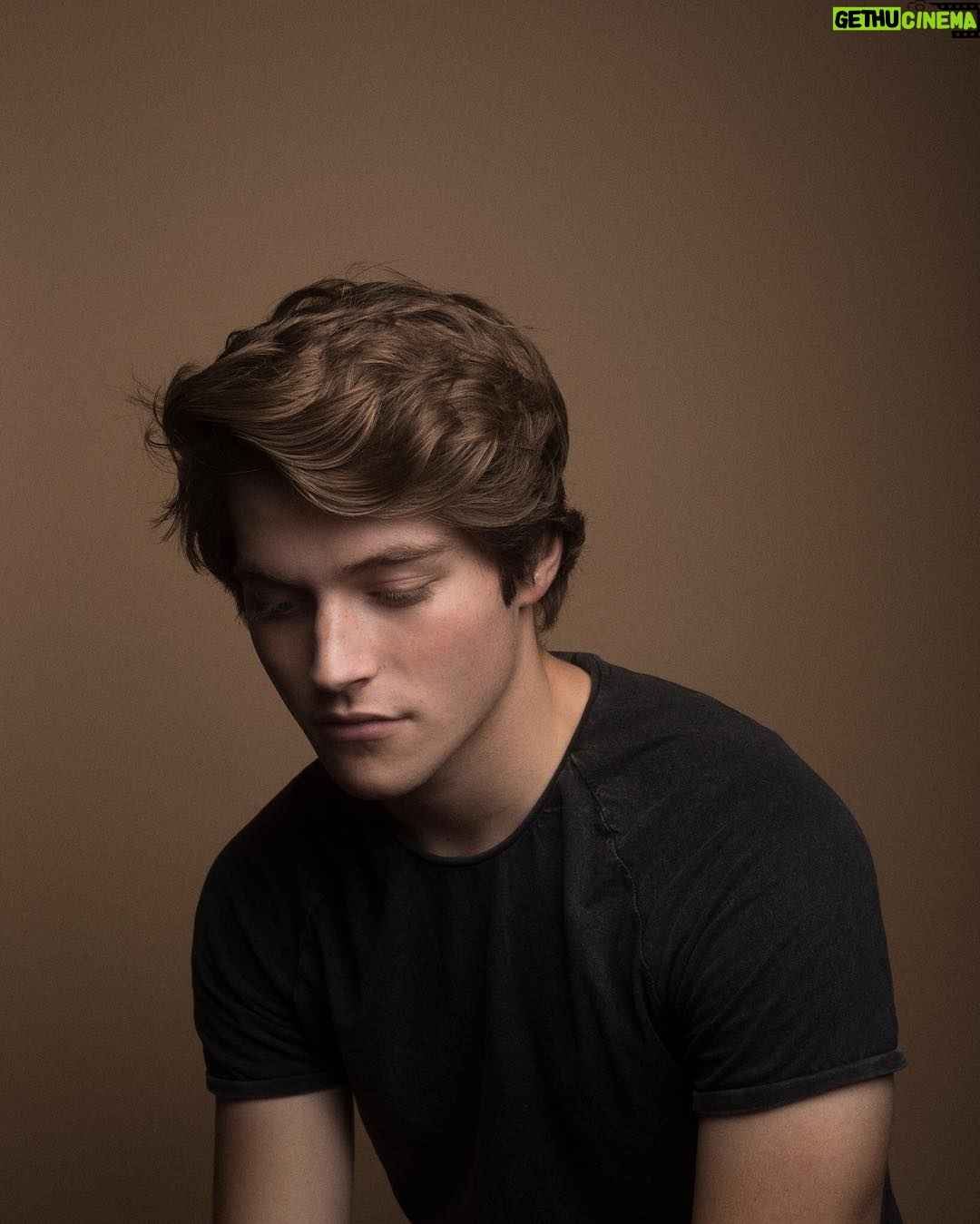 Froy Gutierrez Instagram - would have given it all for you ➖🍂➖
