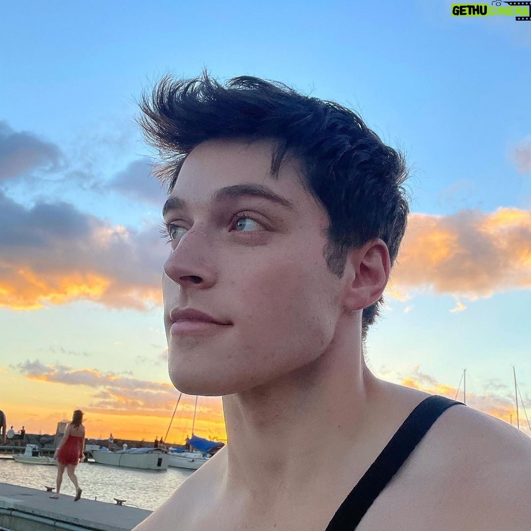 Froy Gutierrez - 258.7K Likes - 🐠🛸🌤