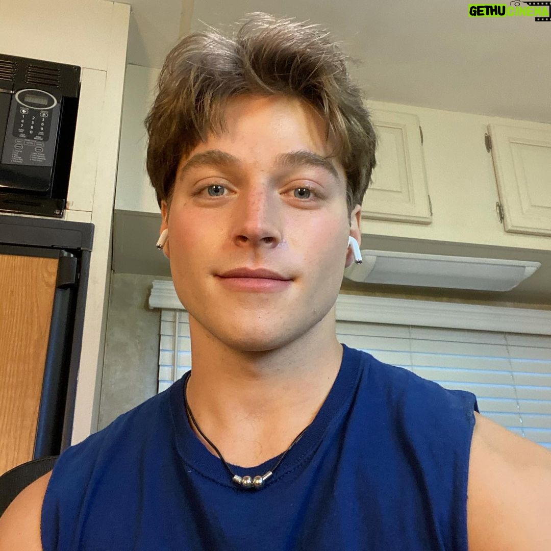 Froy Gutierrez - 306.8K Likes - 1994 Jamie -> 1995 Jamie
episode 3 of @cruelsummer is out tonight! thank you all for your birthday wishes