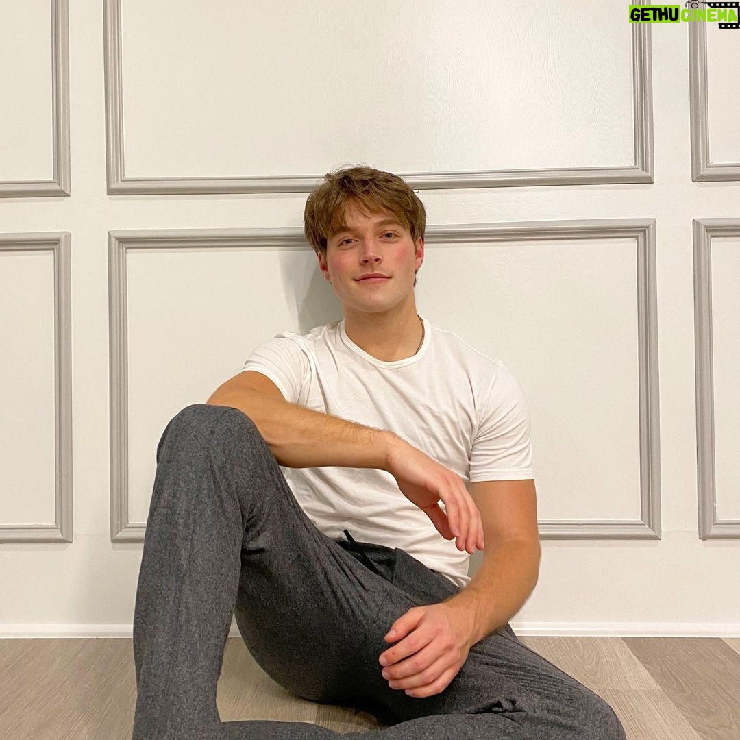 Froy Gutierrez - 326.5K Likes - happy holidays !