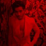 Froy Gutierrez Instagram - pale man for @vanityfair last night suited cozily by @boss & styled by the talented @dorso ➖🧛➖