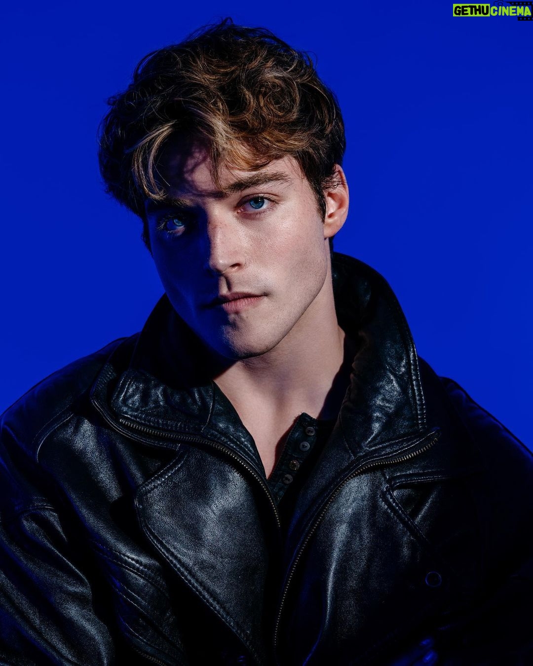 Froy Gutierrez Instagram - even larks and katydids are supposed by some to dream 📸 @dfreske