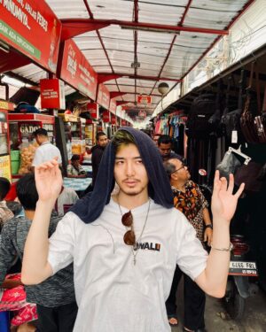 Fujii Kaze Instagram - Jakarta. Indonesia. Anda yang terbaik. Aku chinta kamu. Goks Banget!! ❤️🤍