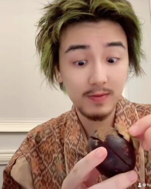 Fujii Kaze Instagram - Jakarta. Indonesia. Anda yang terbaik. Aku chinta kamu. Goks Banget!! ❤️🤍