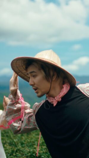 Fujii Kaze Instagram - Workin’ Hard [Music Video]
To the countless people who have been involved in this work, to You who have been enjoying this work, I’m sending countless love & respect 🙏 “Workin’ Hard” MV is now on YouTube. ❤️‍🔥
文字数に収まらないほどの、この作品に関わって下さった人たちへ、そしてこの作品に触れてくれたあなたへ、文字数に収まらないほどの愛とリスペクトを🙏 Workin’ Hard MV YouTube で見れます. ❤️‍🔥