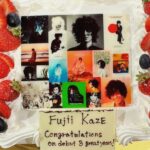 Fujii Kaze Instagram – 人生お疲れさまです。気が付いたらデビューして３年になってました。マネージャーは48になってました。何を良いことをして、こんなに恵まれてるのだろうと思います。たくさんの愛をほんといつもありがとうございます。おれも出来る範囲で送り続けます。
でも、お互い休める時にしっかり休もうね。_(:3」∠)_♡
my 3rd anniversary as an artist made me think a lot about my blessings. i’d love to thank you so much for ur love always, i’m literally feeling them in many ways. 📱i’ll keep sending mine too to you as far as I could. ♡
but don’t forget to take a good rest and break whenever you need to. _(:3」∠)_ 🪷 You’re doing really good in your life. let me hug you. 🫂 サンドーム福井