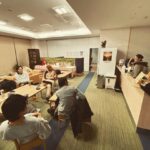 Fujii Kaze Instagram – 人生お疲れさまです。気が付いたらデビューして３年になってました。マネージャーは48になってました。何を良いことをして、こんなに恵まれてるのだろうと思います。たくさんの愛をほんといつもありがとうございます。おれも出来る範囲で送り続けます。
でも、お互い休める時にしっかり休もうね。_(:3」∠)_♡
my 3rd anniversary as an artist made me think a lot about my blessings. i’d love to thank you so much for ur love always, i’m literally feeling them in many ways. 📱i’ll keep sending mine too to you as far as I could. ♡
but don’t forget to take a good rest and break whenever you need to. _(:3」∠)_ 🪷 You’re doing really good in your life. let me hug you. 🫂 サンドーム福井