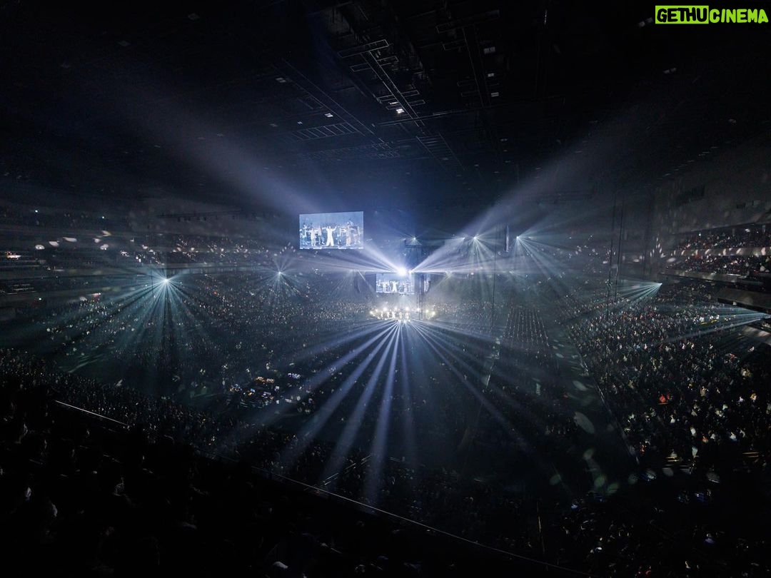 Fujii Kaze Instagram - i am truly blessed to be a part of this big amazing family. 🌏 でっかい素晴らしいファミリーの一員になれたことに心から感謝します. 🌏 Live Photos by @yosuke_kamiyama さいたまスーパーアリーナ Saitama Super Arena