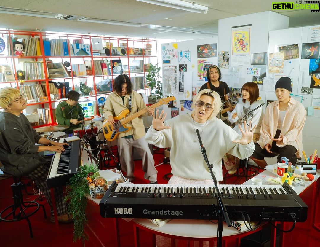 Fujii Kaze Instagram - Can’t believe this happened. I had so much fun and this moment made me cry the other day. Performing with my beloved, much respected brothers and sister at Tiny Desk Concerts Japan. I can’t wait to share this lovely memory with All of you. 🌳 God bless