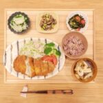 Fumino Kimura Instagram – ***
いつかのごはん。
先日インスタライブで
ミルフィーユかつの話したので🥩
大葉とチーズのミルフィーユかつ
青梗菜とえのきのおひたし
いちおう五目ひじき
わかめときゅうりとトマトの酢の物
おナスとネギのおみそ汁
かつって美味しいけど
キッチンのあらゆるところが
あぁ…ってなりますよね🫠