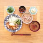 Fumino Kimura Instagram – ***
今日のごはんでした。

トンテキW玉ねぎソース
キャベ千サラダ
スナップエンドウのごま和え
ほうれん草のおひたし
トマトともずくの酢の物
ポテサラ
ナスと大根のおみそ汁
雑穀米ごはん

雑穀米ごはん炊くの失敗して
パサパサにしてしまったんだけど
せいろで蒸したら美味しくなりました🍲
大好きなケータリング屋さんが
とても暖かいお手紙と一緒に
お祝いにプレゼントしてくださって
大切に使ってるせいろ。

そうそう
事務所に今もお手紙くれる方々
いつも嬉しく読ませて頂いてます！
大切な時間を使ってくれてありがとう💌
