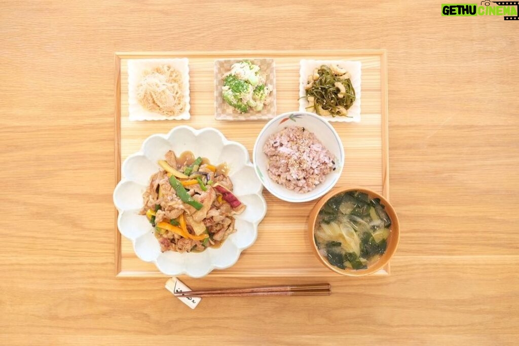 Fumino Kimura Instagram - *** 今日のごはんでした。 豚こまチンジャオロース しらたき明太 ブロッコリーのツナマヨ和え 切り昆布煮 ネギとわかめのおみそ汁 雑穀米 豚こまって安くておいしくて とにかく万能で大好きです。 甲子園熱かったね…!!! . どちらも激闘お疲れさまでした⚾️