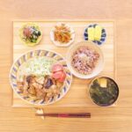 Fumino Kimura Instagram - *** 今日のごはんでした。 豚こまととろナスのオイスター炒め ほうれん草とタマネギのぽん酢和え カラフルきんぴらごぼう だし巻きたまご わかめとお豆腐のおみそ汁 雑穀米 白ナスって初めて使ったけど トロトロで美味しかったなぁ🍆 でもオイスターソースで炒めたら 何でも美味しくなるよね🍳 おやすみなさい、また明日🫧