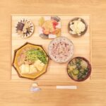 Fumino Kimura Instagram - *** 今日のごはんでした。 お豆腐と豚バラ、豆苗のピリ辛味噌煮 なすとハナビラタケの出汁浸し トマトのポンズ玉ねぎのせ キャベツと生姜の甘酢和え わかめと大根のおみそ汁 雑穀米 実は豆苗デビュー㊗️ おやすみなさい、また明日🫧