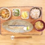 Fumino Kimura Instagram - *** 昨日のごはんでした。 とっておいた秋刀魚 前日の残りのぶたじゃが オクラと山芋のごま和え 最近うまく出来ないだし巻き キャベツと大根のおみそ汁 雑穀米ごはん 日々やることに追われて 写真だけが溜まっていくよ🫠 昨日の雪は大丈夫でしたか？？ まだ雪が残ってるから 足元と体調にはくれぐれも気を付けてね。 行ってらっしゃい、頑張ってね🫰🏻✨