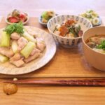 Fumino Kimura Instagram - *** 今日のごはんでした。 鶏ふりそでとねぎの塩焼き トマト搾菜 チンゲンサイとえのきのお浸し 竹輪ときゅうりのマヨ和え なすと舞茸のおみそ汁 関根さんのちらし寿司 むかーーーしからお世話になってる 大好きな和食屋さんに遊びに行った帰り 『明日のごはんな』と 持たせてくれたのは 鰻のちらし寿司でした。 気持ちのこもったごはんって なんて美味しいんだろう🍱 いただきます って良い言葉だよね🤭 おやすみなさい、また明日🍀