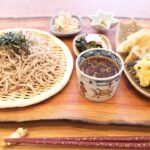 Fumino Kimura Instagram - *** 今日のごはんでした。 ざる蕎麦 ゴボウとカニかまのマヨ和え タコとわかめの酢の物 甘とう、なす、大葉、とうもろこし 白えびと玉ねぎのかき揚げ 夏のざる蕎麦セット🌽 夏と言えば我が家に また家族が増えました🤭