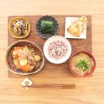 Fumino Kimura Instagram - *** おはようございます☀️ 昨日のごはんでした。 鶏じゃが 五目ひじき風 ほうれん草のおひたし キムチ納豆巾着 キャベツと玉ねぎのおみそ汁 雑穀米 最近寝落ちがひどいです🙏