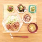 Fumino Kimura Instagram - *** 今日のごはんでした。 おくら、ピーマン、エリンギ 山芋、れんこんの肉巻き キャベ千サラダ ほうれん草のごま和え きゅうりとワカメとトマトの酢の物 だしのっけ奴 キャベツと玉ねぎと じゃがいものおみそ汁 雑穀米 お休みなさい、また明日🫧✨