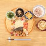 Fumino Kimura Instagram - *** 今日のごはんでした。 自家製塩サバ キャベ千、トマト ほうれん草のごま和え 茗荷もずく だし巻きたまご 山芋白菜舞茸のお味噌汁 雑穀米 身が厚くて新鮮な生サバ見つけて テンションが上がった日でした🐟✨